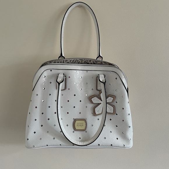 GUESS Rare White Tote Bag NWOT - Picture 2 of 15